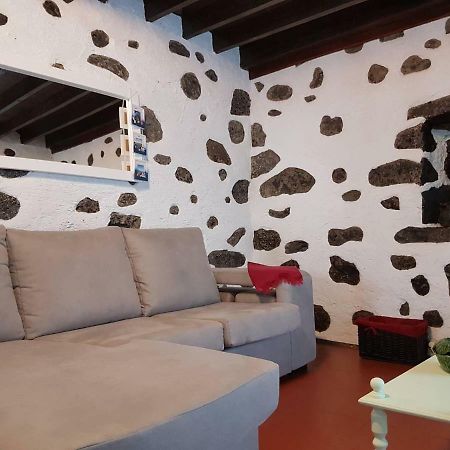 Join Our Relaxed House Near The Beach - Mosteiros Mosteiros  Kültér fotó
