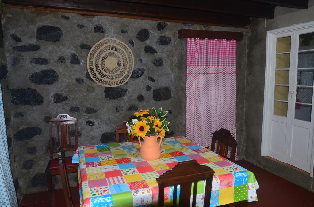 Join Our Relaxed House Near The Beach - Mosteiros Mosteiros  Kültér fotó