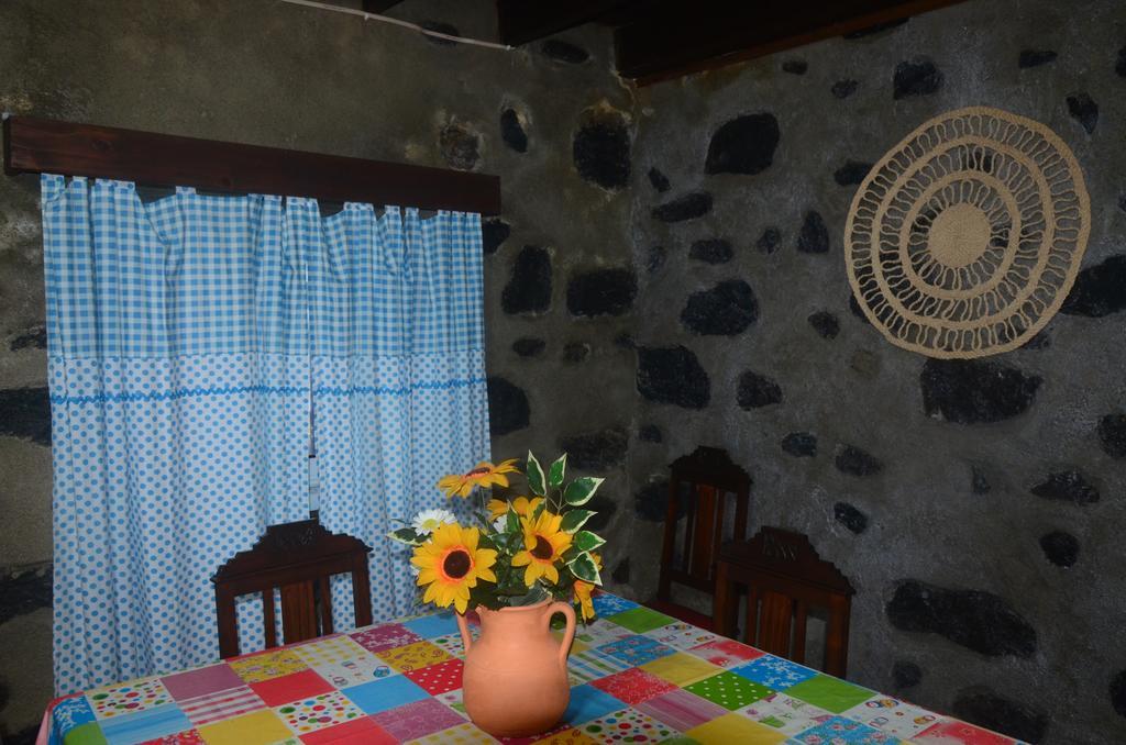 Join Our Relaxed House Near The Beach - Mosteiros Mosteiros  Kültér fotó