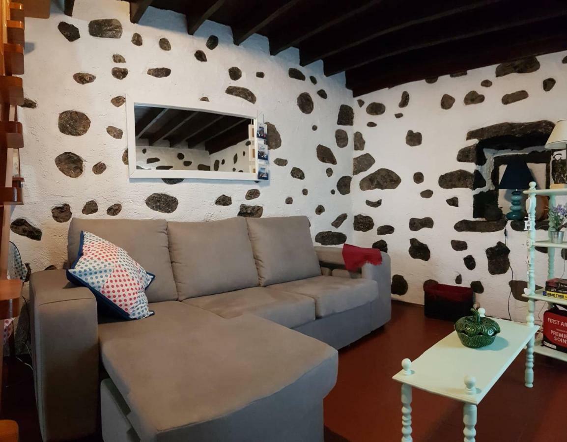 Join Our Relaxed House Near The Beach - Mosteiros Mosteiros  Kültér fotó