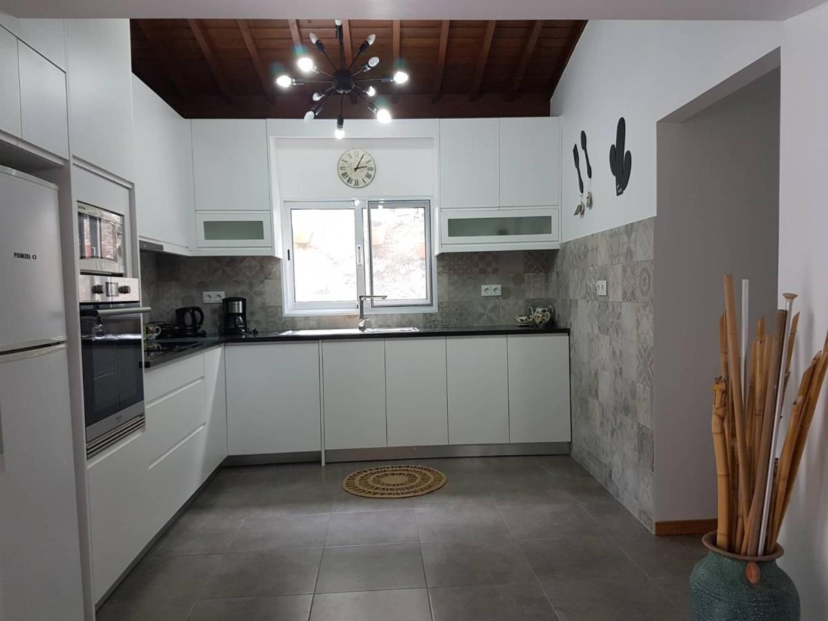 Join Our Relaxed House Near The Beach - Mosteiros Mosteiros  Kültér fotó