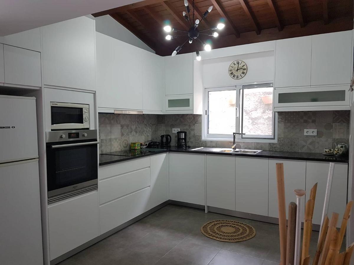 Join Our Relaxed House Near The Beach - Mosteiros Mosteiros  Kültér fotó